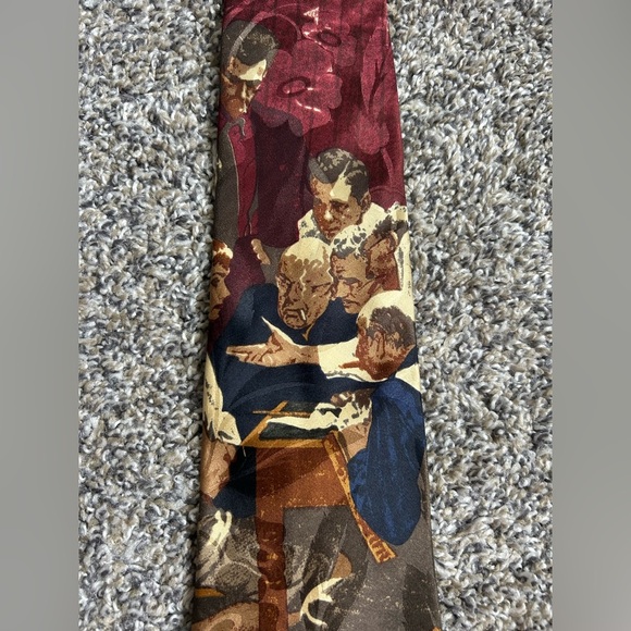 Halston III Vintage 100% Italian Silk Jury Room Themed Tie - Picture 4 of 4